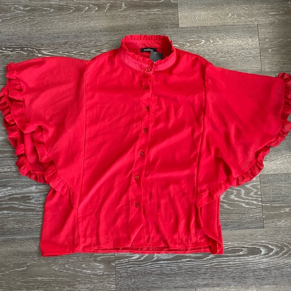 Boohoo Tops - Red ruffle sleeve blouse cropped